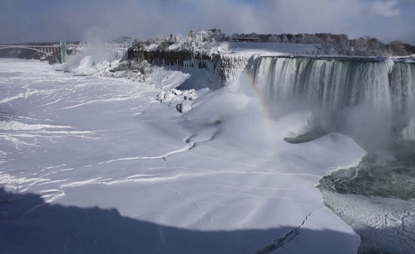 “น้ำตกไนแอการา” เป็นน้ำแข็ง ท่ามกลางสภาพอากาศหนาวจัด