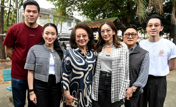 “แพทองธาร” พร้อมครอบครัว ใช้สิทธิลงคะแนนเลือกตั้งและออกเสียงประชามติ