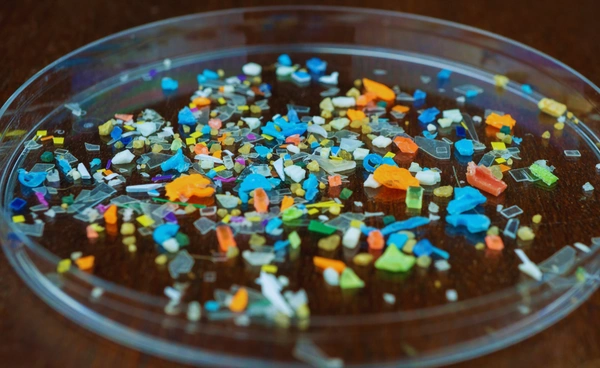 วิจัยเตือนการสูดดม ไมโครพลาสติก ก่อให้เกิดการอักเสบ-ทำลายปอด