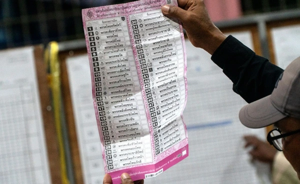 บัตรเลือกตั้งซ่อนกลของ กกต.  สแกน "บาร์โค้ด" รู้ได้ไหมเราเลือกพรรคไหนไป