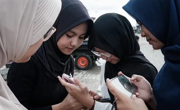 อินโดนีเซียที่แรกในอาเซียน แบนโซเชียลมีเดีย เด็กอายุต่ำกว่า 16 ปี