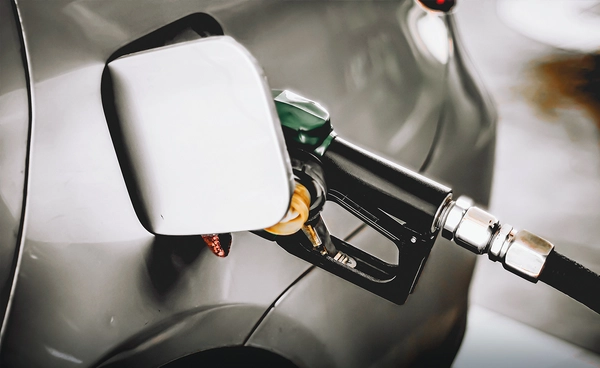 "กองทุนน้ำมัน" อ่วม พลิกติดลบ 1.2 หมื่นลบ. จับตาราคาพุ่ง 17 มี.ค. หลังสิ้นตรึงราคา