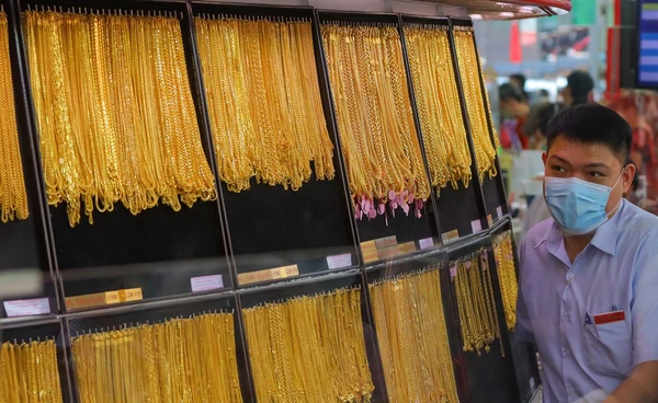 ราคาทองวันนี้  ปรับขึ้น-ลง 106 ครั้ง ร่วงหนัก 3,550 บาท