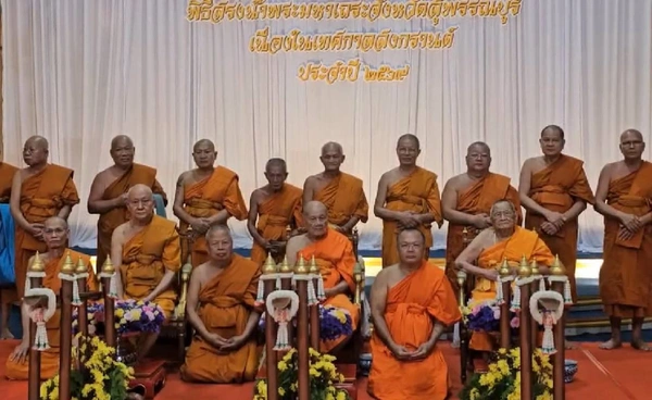 "ชาวสุพรรณบุรี"สรงน้ำพระมหาเถระผ่านรางไม้ไผ่ ปิดท้ายสงกรานต์  | เรื่องดีดีทั่วไทย | 22-4-69