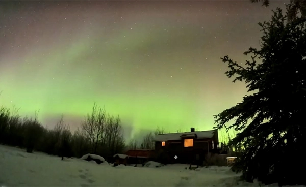 พาชม "แสงเหนือ" กลางท้องฟ้าแคนาดา ปรากฎการพายุแม่เหล็กโลก