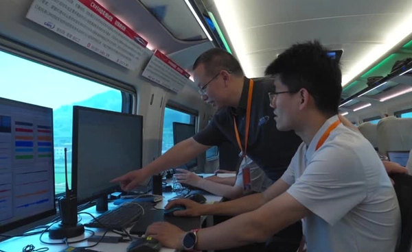 จีนเปิดตัว “รถไฟความเร็วสูง” รุ่นใหม่ “CR450” ทุบสถิติ 450 กม./ชม.