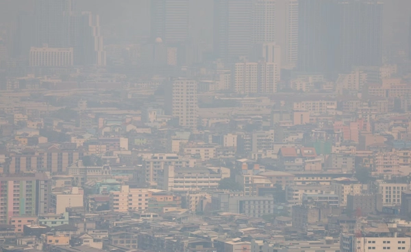 เช้านี้กทม.ฝุ่นสูงทุกเขต คาดฝุ่นพุ่งถึง 6 ก.พ. บางรัก-ประเวศ อากาศแย่สุด