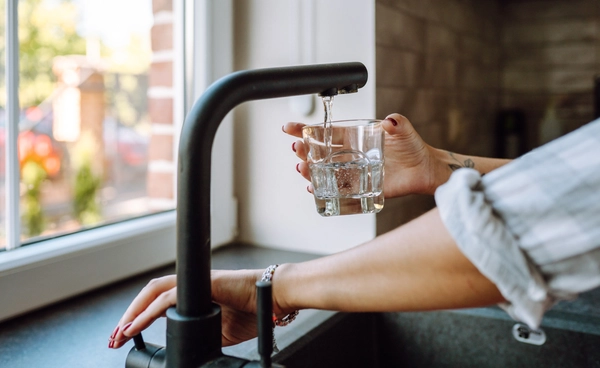 ความหวังใหม่ของน้ำสะอาด นักวิจัยพัฒนาเทคโนโลยี กำจัดสารเคมีนิรันดร์ได้เร็วขึ้น 100 เท่า