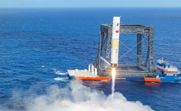 จีนประสบความสำเร็จในการทดสอบระบบหนีภัยกลางอากาศของยานเมิ่งโจว และการนำจรวดกลับมาใช้ใหม่