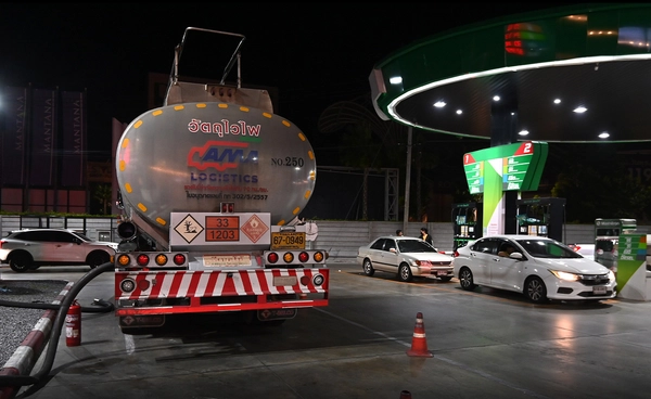 สภาพัฒน์ - ดีเอสไอ ลงตรวจ  “จ็อบเบอร์น้ำมัน” 7 จังหวัด  พบกักตุนจริงหรือ?