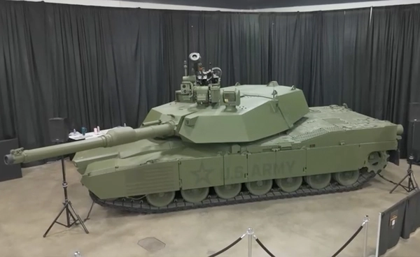 กองทัพสหรัฐฯ เผยรถถังรุ่นใหม่ "เอบรามส์" ในงาน Detroit Auto Show