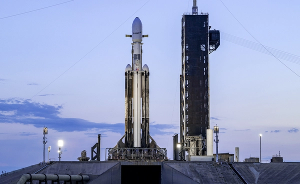 SpaceX เลื่อนจรวด Falcon Heavy นำดาวเทียม ViaSat-3 F3 ขึ้นสู่อวกาศ