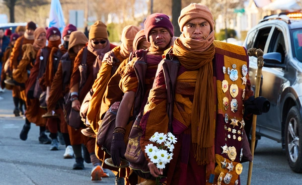 คณะสงฆ์เดินเพื่อสันติภาพถึงกรุงวอชิงตันดี.ซี.แล้ว ประชาชนให้การต้อนรับอย่างอบอุ่น