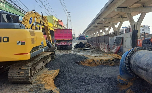 ถนนพระราม 2 ยุบ! ตำรวจทางหลวง แจ้งเย็นนี้เปิดคู่ขนานขาเข้าได้ 1 ช่องทาง 