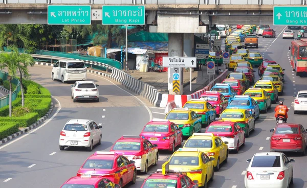 ผ่าโครงสร้างแท็กซี่ รายได้–ต้นทุน ทำไมปัญหา “ไม่กดมิเตอร์” ยังวนซ้ำ?