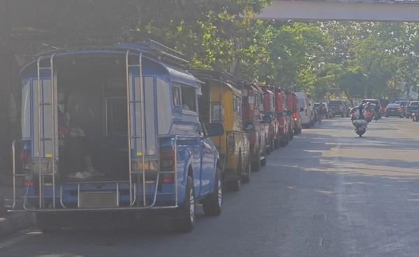 สองแถวอ่วม! จ่อหยุดวิ่งหากแตะ 35 บาท วอนรัฐบาลเร่งช่วยเหลือ