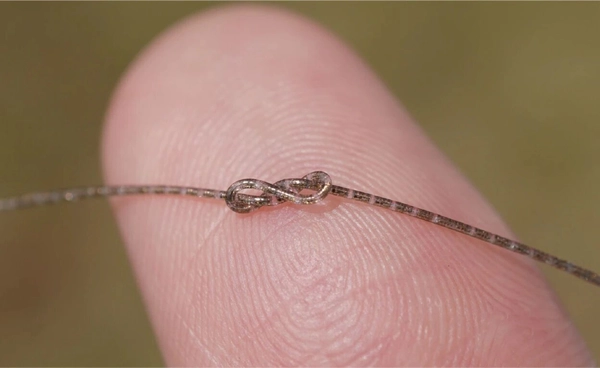 นักวิจัยจีนคิดค้น “ไมโครชิปแบบเส้นด้าย” ขนาดบางกว่าเส้นผมมนุษย์