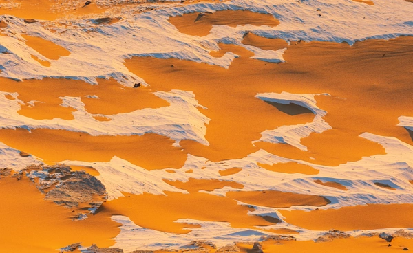 หิมะตกในทะเลทราย “ซาฮารา” อากาศสุดขั้วกำลังทำโลกปั่นป่วน