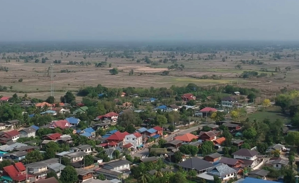 “ลำปาง” ร้อนระอุ อุณหภูมิทะลุ 42.2 องศาฯ อากาศร้อนต่อเนื่องนาน 11 วัน