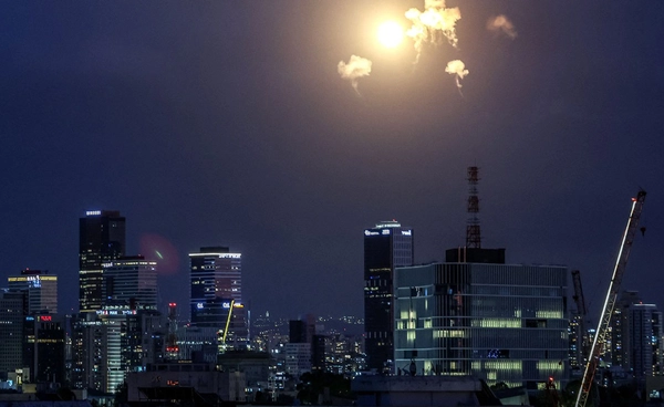 เตือนผู้โดยสารตรวจสอบการเดินทาง หลายสายการบินปรับเส้นทางในตะวันออกกลาง