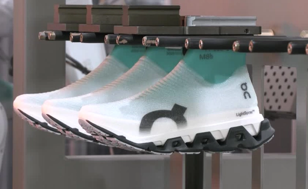 “On” เปิดตัว “โรงงานหุ่นยนต์” ในเกาหลีใต้ ผลิต “รองเท้าวิ่ง” ด้วยเทคโนโลยีฉีดพ่น 