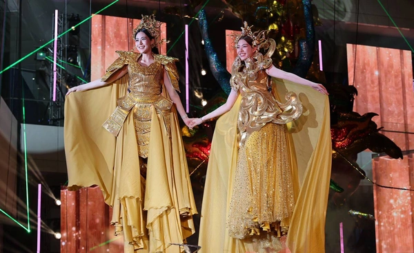 เหมือนลงมาจากสวรรค์ "หลิง-ออม" สวมบทจักรพรรดินี เหาะร่วมงานฉลองตรุษจีน "เอ็ม ดิสทริค"