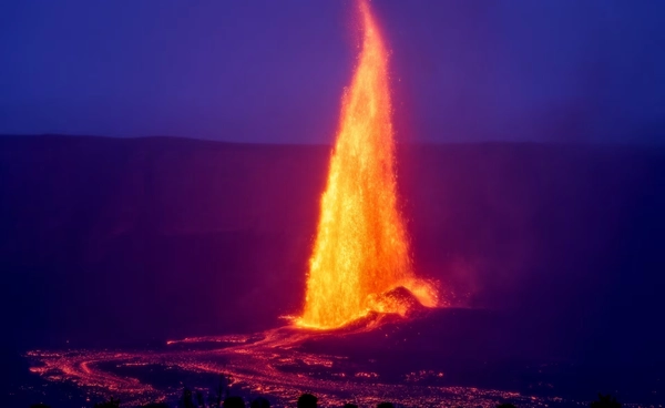 ภูเขาไฟคิลาเวอาปะทุเดือด  ลาวาพุ่ง 400 เมตร  ควันลอยสูง 25,000 ฟุต