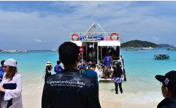 ป.ป.ช.ลุย "เกาะสิมิลัน" พบทัวร์ขนนักท่องเที่ยวเกินโควตา
