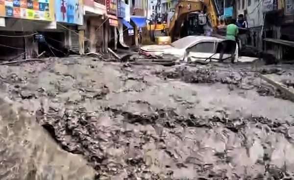 “เปรู” ฝนตกหนัก เจอน้ำทะลักท่วมแถมดินถล่ม เร่งอพยพชาวบ้านออกจากพื้นที่