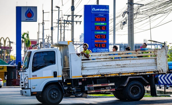 ไทยเข้าสู่ยุคน้ำมันแพง ราคาพุ่ง 6 บาทชั่วข้ามคืน แซงเวียดนาม เฉียดราคามาเลเซีย