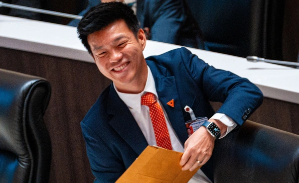 ณัฐพงษ์ ปัดข่าวงูเห่าส้ม ชี้ไม่มีเหตุผลซื้อตัว สส.