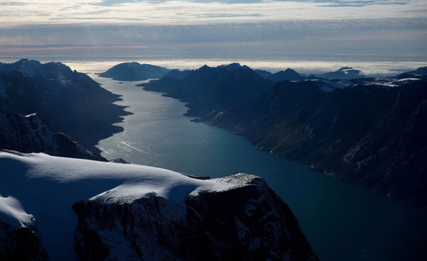 เมื่อน้ำแข็งละลาย  จุดชนวนเกมอำนาจโลก  แย่งชิงกรีนแลนด์ใจกลางอาร์กติก