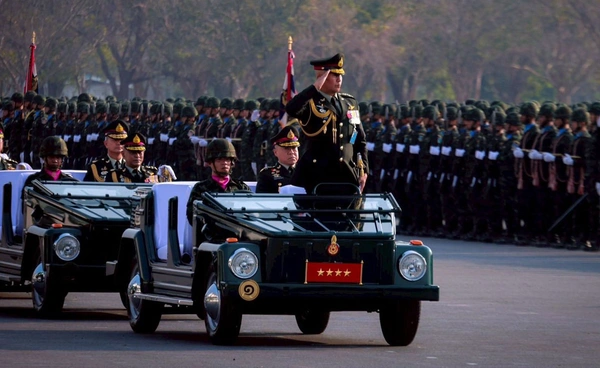 ผบ.ทบ. ชื่นชมความสำเร็จพิธีวันกองทัพบก กำชับกำลังพลวางตัวเป็นกลางทางการเมือง