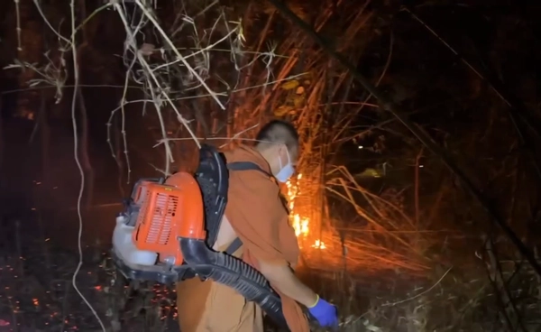 ระดมกำลังสกัดไฟป่าประชิดบ้านช้างตระกูลแสน