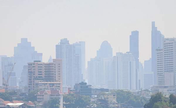 กทม. ค่าฝุ่น PM. 2.5 วันนี้ เกินมาตรฐานกระทบต่อสุขภาพ 20 พื้นที่ แนะสวมหน้ากากป้องกัน