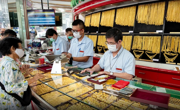 "ราคาทอง" พุ่งสูงสุดรอบ 3 สัปดาห์ หลังอิหร่าน-สหรัฐฯพักรบ ทองไทยรับข่าวพุ่งพรวด 1,250 บาท