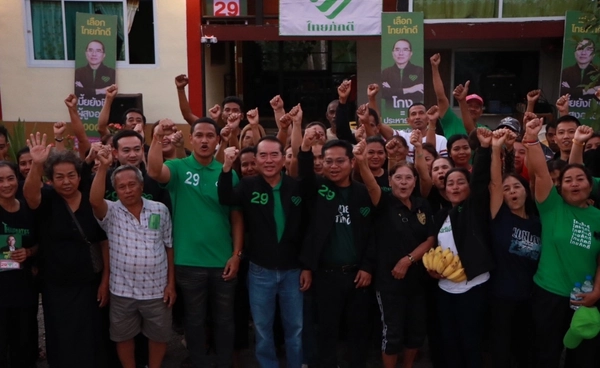 “หมอวรงค์” นำไทยภักดี หาเสียงสุราษฎร์ฯ ชูมือปราบโกง