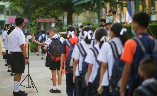เช็กเงื่อนไข! รับชุดนักเรียนฟรีเพิ่มอีก 1 ชุด สำหรับนักเรียนเอกชนยากจน เริ่มปี 69