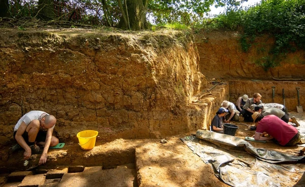 งานวิจัยชี้มนุษย์นีแอนเดอร์ทาลรู้จักก่อไฟตั้งแต่ 400,000 ปีก่อน พลิกความเข้าใจวิวัฒนาการมนุษย์