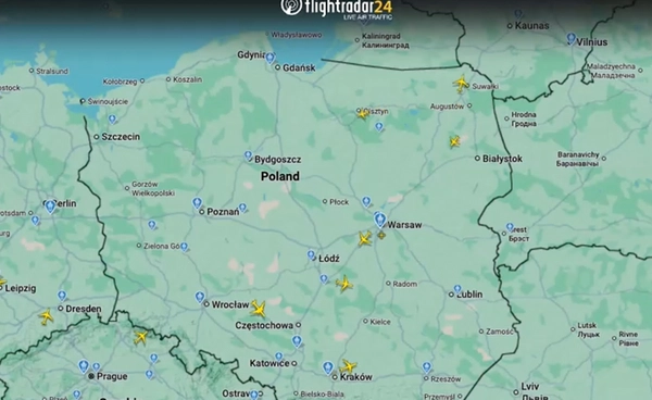 โปแลนด์ปิด 2 สนามบินใกล้ชายแดนยูเครนชั่วคราว หลังรัสเซียโจมตีทางอากาศใส่ยูเครน