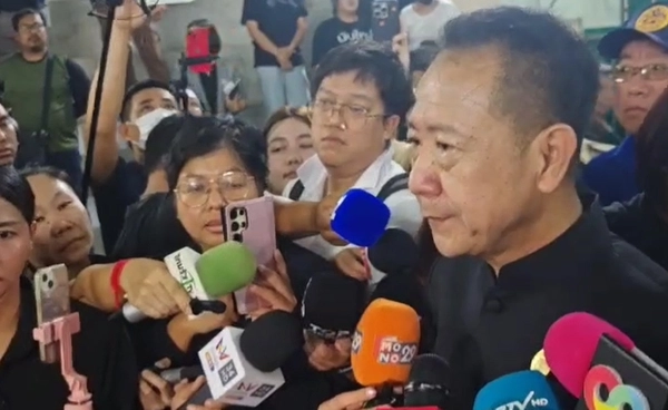 ผู้ว่าฯ ชลบุรีลงพื้นที่เขต 1 ย้ำทุกฝ่ายเคลื่อนไหวในกรอบกฎหมาย