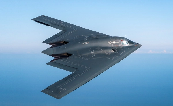 เครื่องบินทิ้งระเบิดล่องหน B-2 Spirit จำนวน 4 ลำ ปฏิบัติการทิ้งระเบิดใส่ฐานยิงขีปนาวุธใต้ดินในอิหร่าน