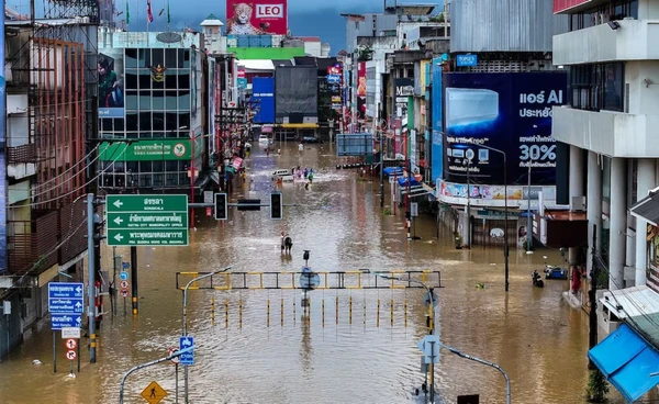 นายกฯสั่งเร่งเยียวยาหาดใหญ่ เหตุน้ำท่วมครัวเรือนละ 9,000 บาท พร้อมถอดบทเรียนอย่าให้เกิดขึ้นอีก