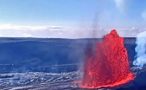 “ภูเขาไฟคิลาเว” ปะทุพ่นลาวาต่อเนื่อง