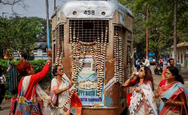 เตรียมปิดตำนาน 150 ปี “รถรางโกลกาตา” ในอินเดีย ท่ามกลางเสียงคัคค้านเพียบ!