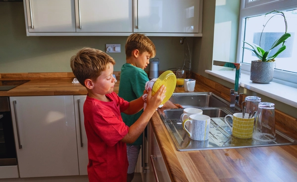 อยากให้ลูกประสบความสำเร็จ ต้องสอนให้ทำงานบ้าน 