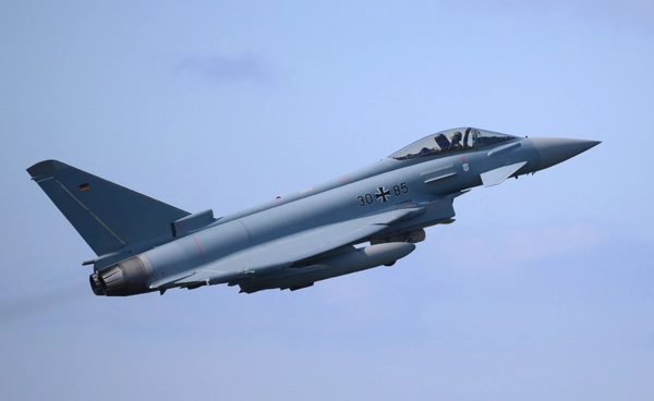 กองทัพอังกฤษและฝรั่งเศสถล่มคลังอาวุธใต้ดินของไอเอสในซีเรีย