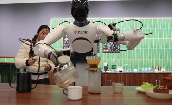 “โรงเรียนหุ่นยนต์” เปิดแล้วในอู่ฮั่น ฝึก “หุ่นยนต์มนุษย์” ทำงานบ้านและงานรอบตัว