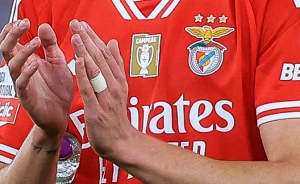 มูรินโญ่ ขอโทษวิธีฉลองชัยของตน หลังเบนฟิก้า โค่น มาดริด