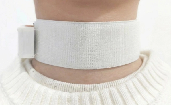 ผ้าพันคอไฮเทค สื่อสารได้ด้วย “คอ” ช่วยเหลือคนที่พูดไม่ได้